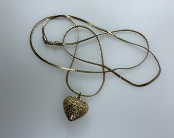 Vintage 30” Adjustable Necklace Gold Toned Chain With Floral Heart Used