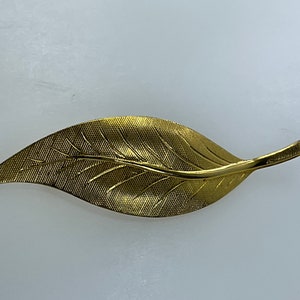 Vintage Pin Brooch Gold Toned Textured Leaf Used