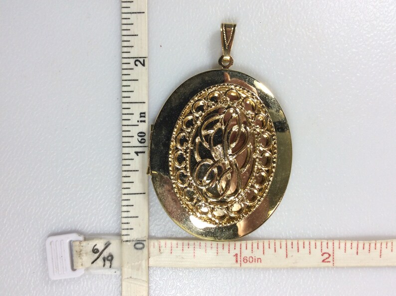 Vintage Gold Toned Pendant Locket Oval Used