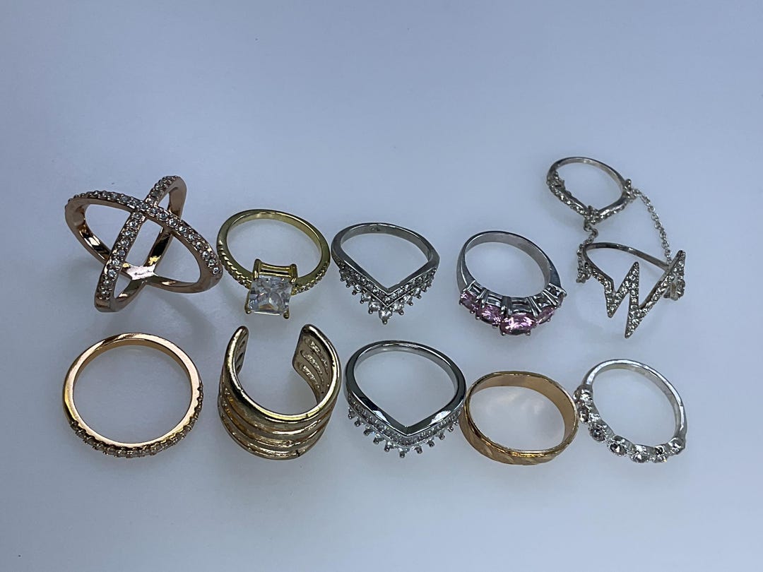 Vintage Lot of 10 Rings Assorted Silver Gold Toned Minor Issues as is ...