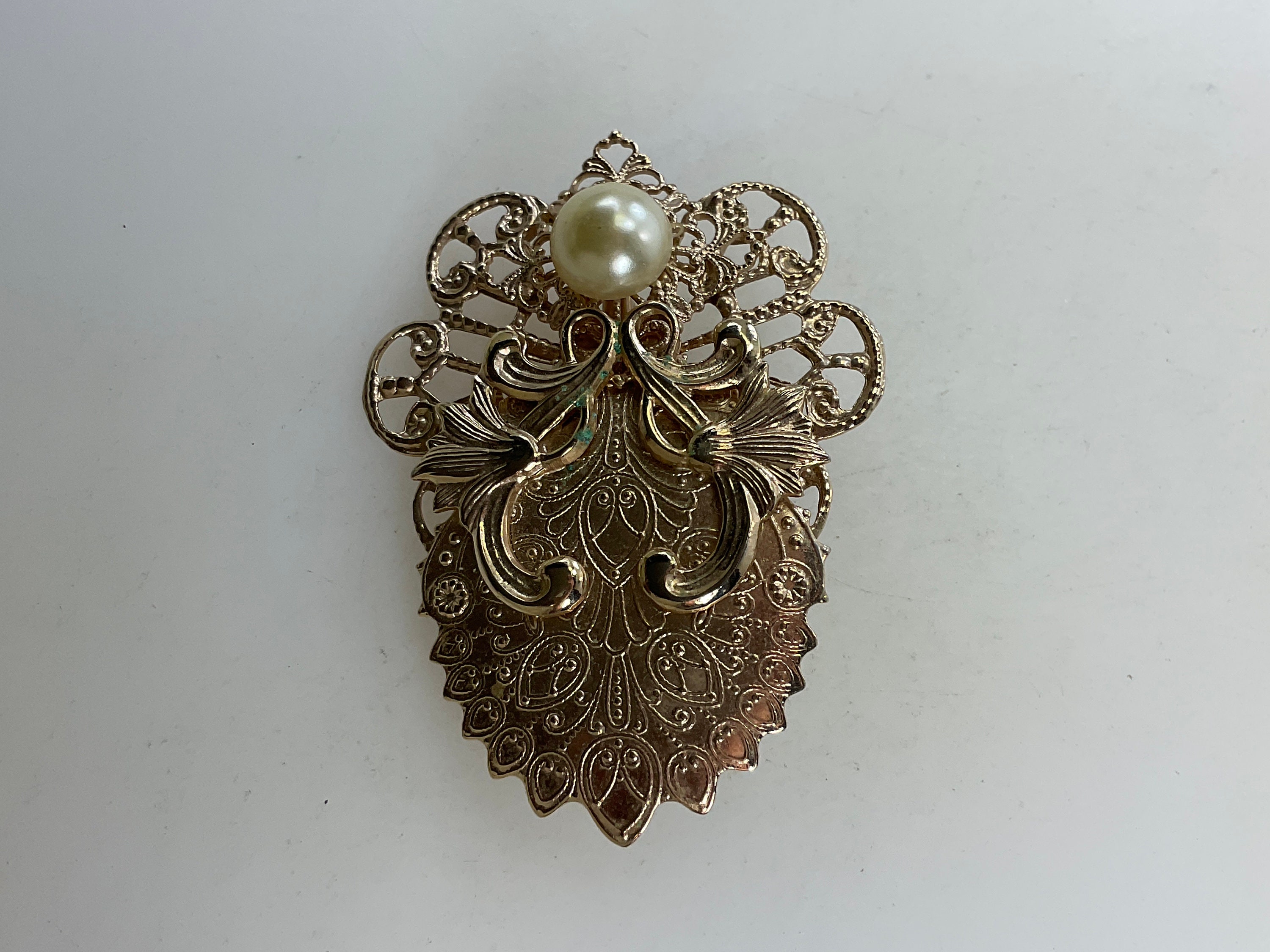 Vintage Jane 1997 AOL Pin Brooch Gold Toned Floral With
