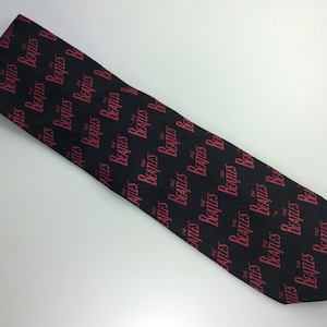 Vintage RM Style Men&#39;s Necktie The Beatles Diagonal Logo 1996 Apple Corps Limited Black Burgundy 56&quot; Total Length New Old Stock