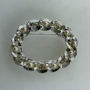 Vintage Gerrys Pin Brooch Silver Toned Oval With White Faux Pearls And Clear Rhinestones Used