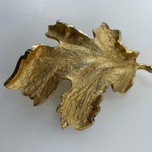 Vintage Pin Brooch Gold Toned Textured Leaf Used