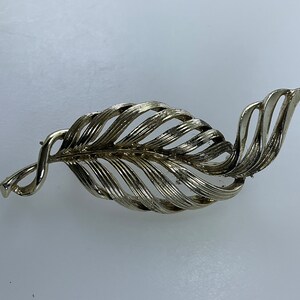 Vintage Pin Brooch Gold Toned Textured Leaf Used