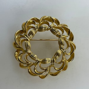 Vintage Pin Brooch Gold Toned Floral Circle Used