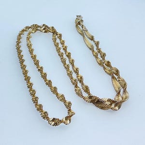 Vintage 30” Twisted Gold Toned Necklace Used