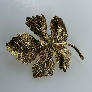 Vintage Pin Brooch Gold Toned Textured Leaf Used