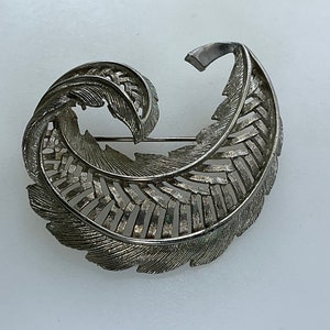 Vintage Pin Brooch Silver Toned Textured Curled Feather Used