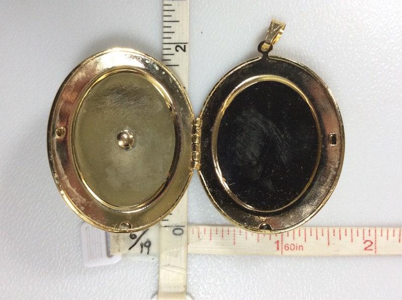 Vintage Gold Toned Pendant Locket Oval Used