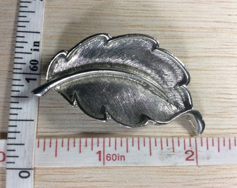 Vintage Silver Tone Leaf Pin Brooch Used