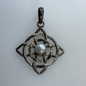 Vintage Pendant Sterling Silver 925 Diamond Shape Knot Design With Pearl Needs Cleaned Used