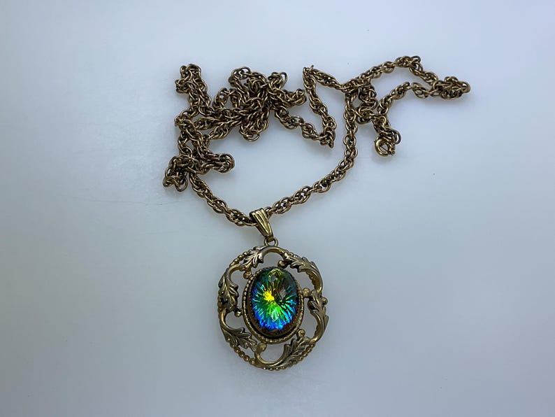 Vintage 28 Necklace Gold Toned Oval With Leaves and Blue Green AB Stone