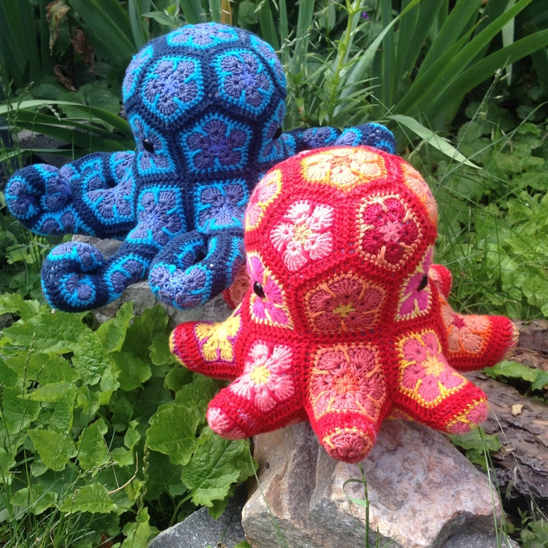 Lineandloops' African Flower crochet Octopus digital pattern Download only image 1
