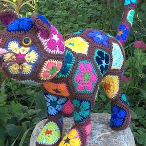 Patrón de crochet de Sherlock, el gato africano de las flores - Descargar PDF