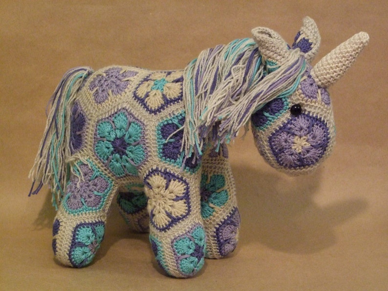 городецкая роспись (мотив "городецкий конь"). вязаная лошадка. игрушки из мотивов. вязаная лошадка из африканских мотивов. городецкая роспись конь.