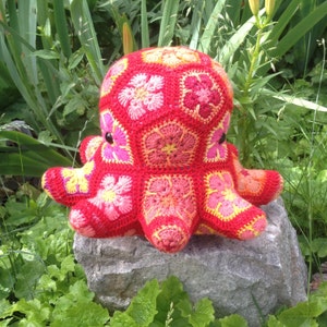 Lineandloops' African Flower crochet Octopus digital pattern Download only image 3