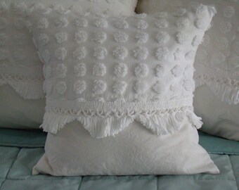 White Coin Tufted Chenille And Muslin Pillow Cover With Scalloped Fringe for 18" Pillow Insert