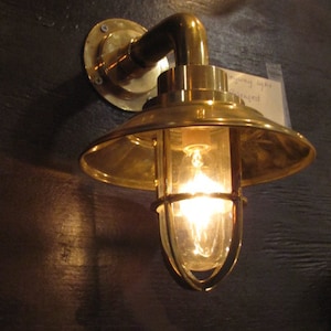 Vintage Messing Gassenlicht mit Messingschirm - Restauriert, Refurbished & Neu verkabelt! Nautisches Industrie Design