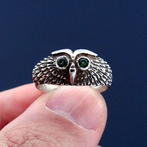 Sterling Silver Owl Ring with Green Cubic Zirconia, Cubic Zirconia Ring, Sterling Silver Ring, Silber Eule Ring, Anneau de Hibou