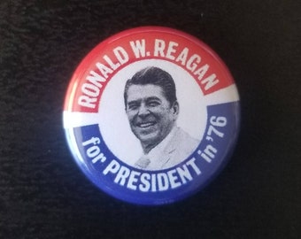 Details about   VINTAGE RONALD REAGAN FLAG PINBACK PIN PRESIDENTIAL CAMPAIGN BUTTON