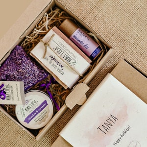 Personalisierte Lavendel Geschenkbox I 100% natürlich von Nona Luisa I Natürliche Seife, Salbe, Lippenbalsam, Lavendelbeutel, Dankbarkeitsbox, Geburtstag