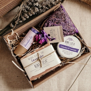 Coffret cadeau soins personnels à la lavande de qualité supérieure | Pack de soins | Coffret cadeau pour femme | Pack de soins pour elle | Panier cadeau | Coffret cadeau enseignant