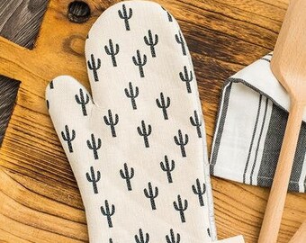 White Saguaro Oven Mitt, College Student Gift, Kitchen Hot Mitt, Housewarming gift, Easter gift, Mother's Day Gift