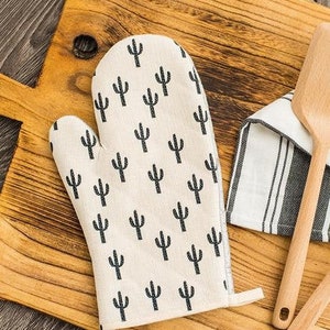 White Saguaro Oven Mitt, College Student Gift, Kitchen Hot Mitt, Housewarming gift, Easter gift, Mother's Day Gift