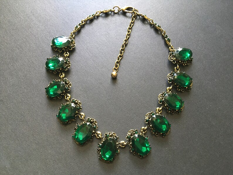 green necklace for wedding