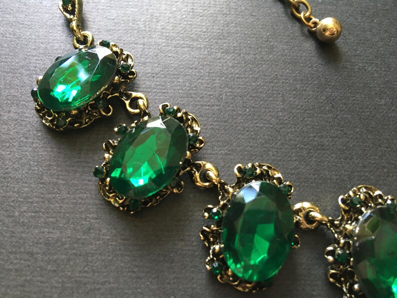green necklace for wedding