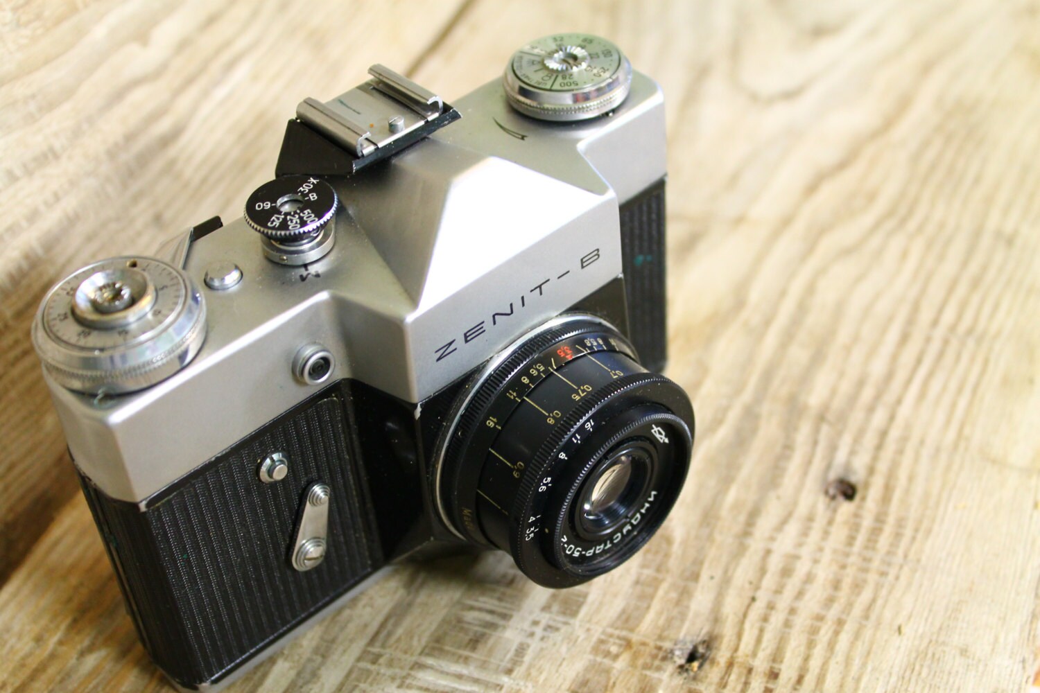 ビンテージ写真カメラ Zenit B、レンズ Industar 50-2 3.5/50 mm