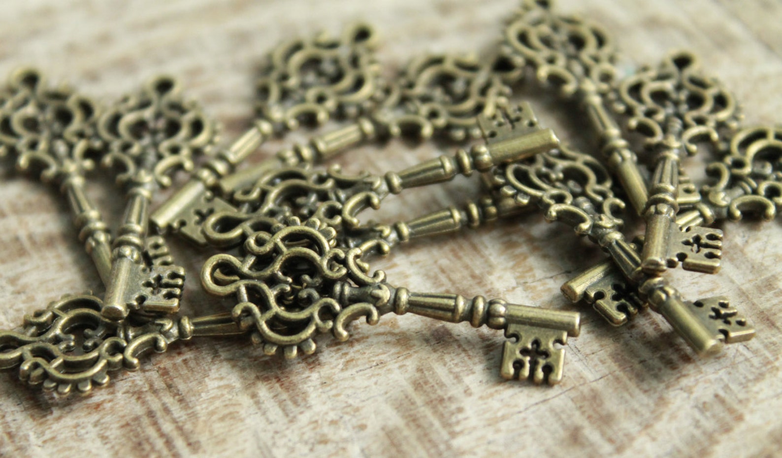 Lot of 12 decorative Keys / Rusty pendant Key / Escutcheon | Etsy