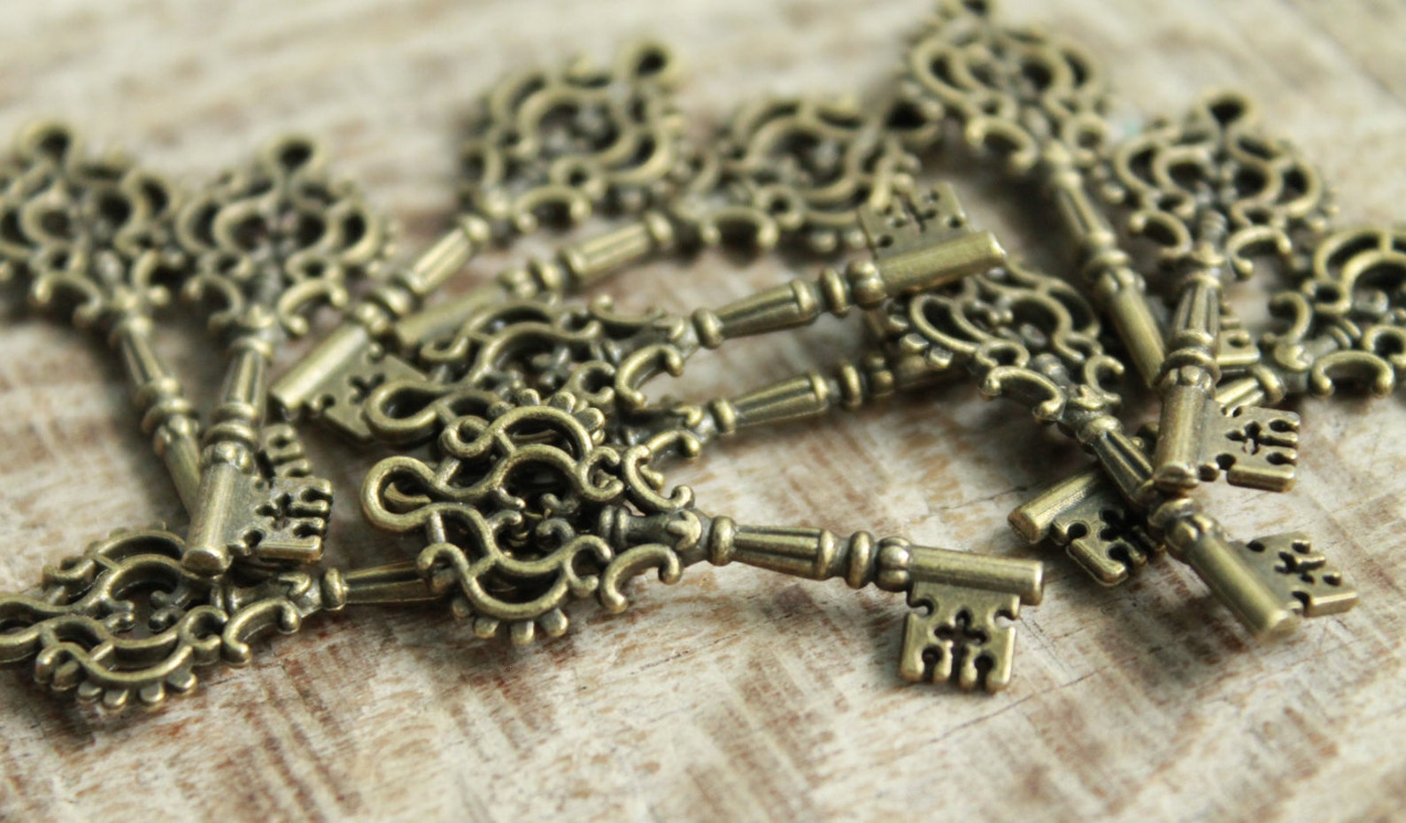 Lot of 12 decorative Keys / Rusty pendant Key / Escutcheon Etsy
