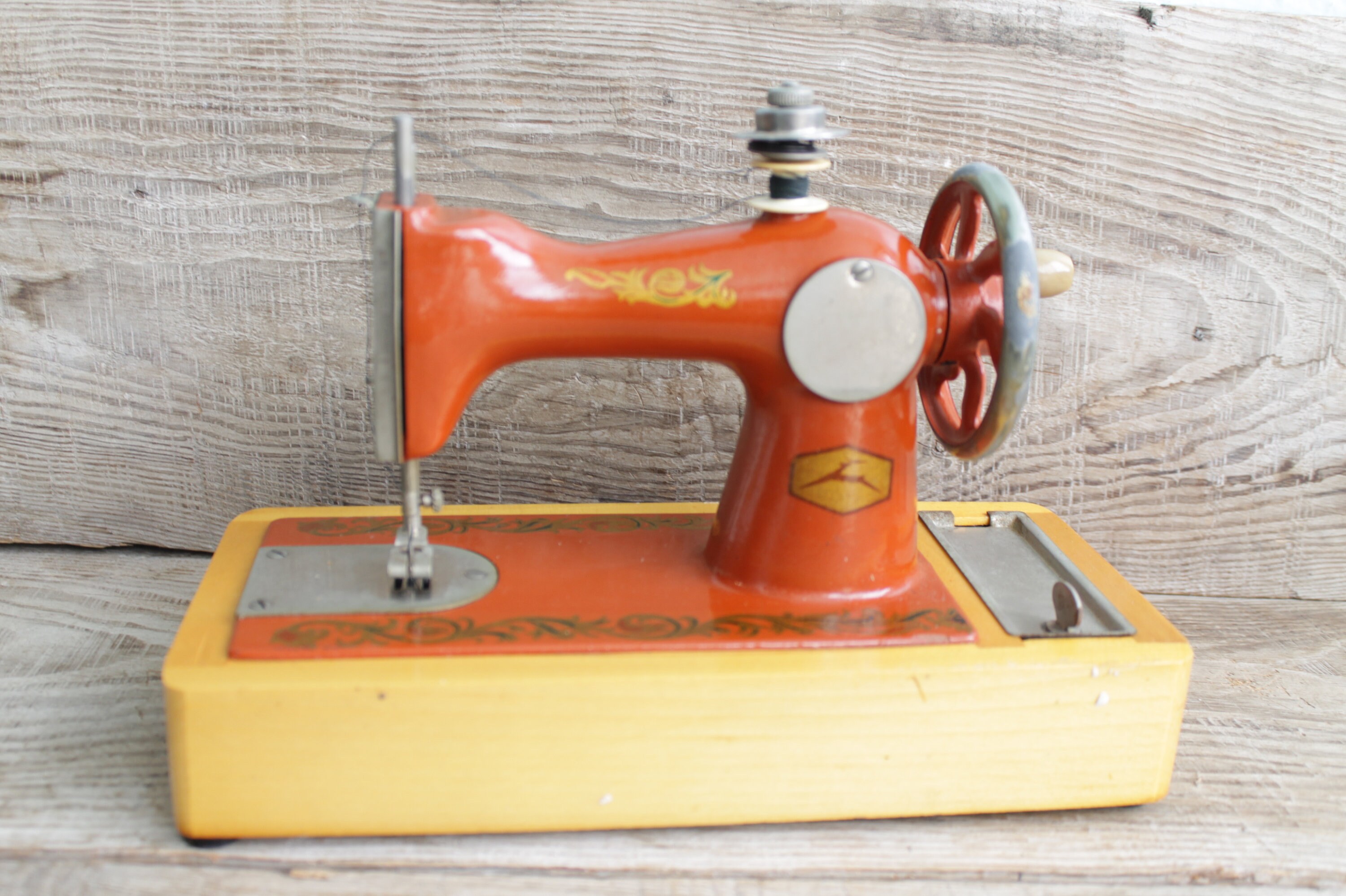 Vintage sewing machine / vintage toy / child sewing machine / Etsy