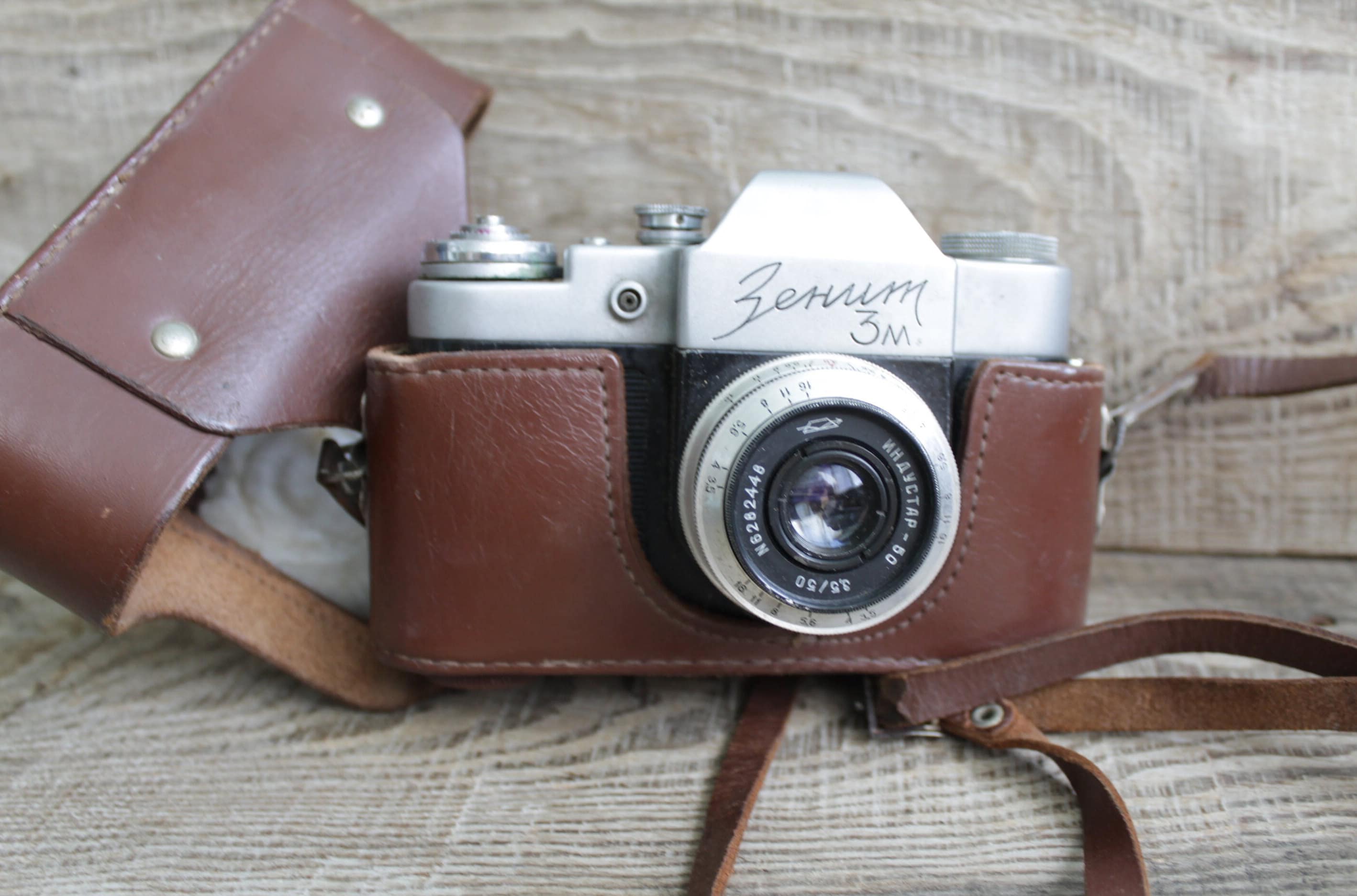 SLR フィルム カメラ 35 mm Zenit-3 M、レンズ Industar-50 3.5/50 М39