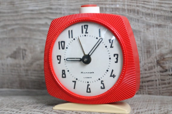 Vintage alarm clock, Vintage Soviet, mechanical Table Clock "Jantar", working mantel clock , antique alarm clock