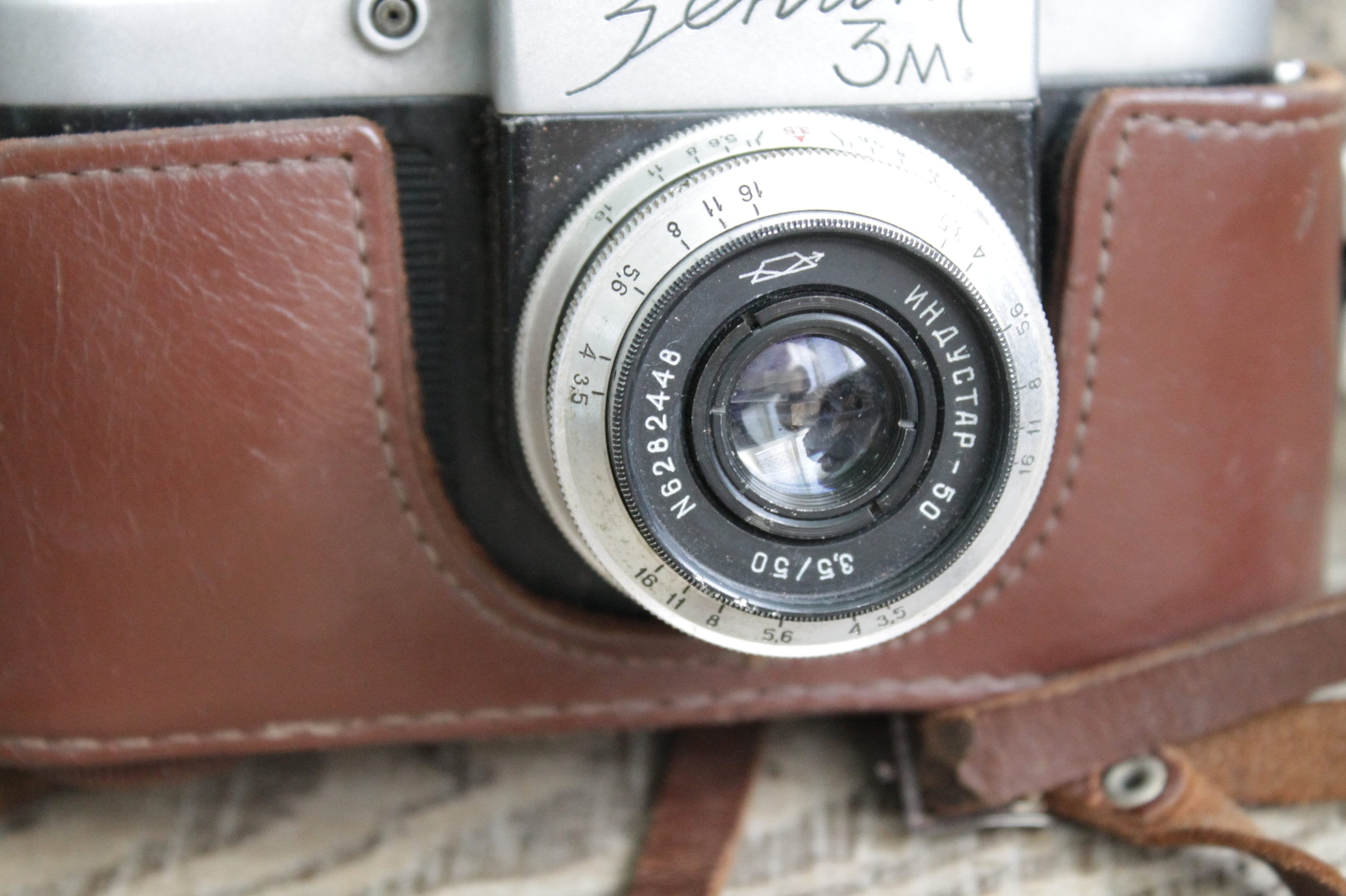 SLR フィルム カメラ 35 mm Zenit-3 M、レンズ Industar-50 3.5/50 М39