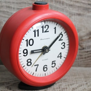 Reloj despertador vintage, reloj de mesa vintage, reloj mecánico soviético "Jantar", reloj de repisa funcional / reloj despertador antiguo