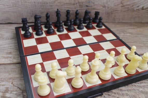 Internationale Reise Schachspielsets mit 5,2 Zoll Magnetbrett und 