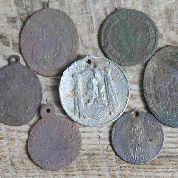 archaeological finds / Lot of 7 antique charms or pendants / antique  digging found objects / antique jewelry
