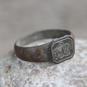 Medieval Bronze Ring: Ancient Artifact Jewelry, Size 9 (19mm)