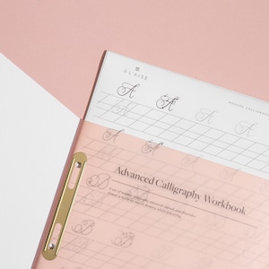 Fortgeschrittene Großbuchstaben und Blüten, Kalligraphie Übungsblätter | Moderne Kalligraphie-Praxis | Kalligraphiebuch | Letterform Anleitungen
