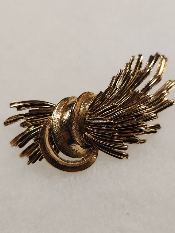 1990s Oscar de la Renta Goldtone Brooch