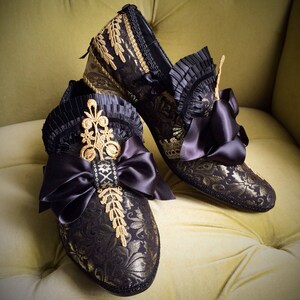 Scarpe per costumi e maschere