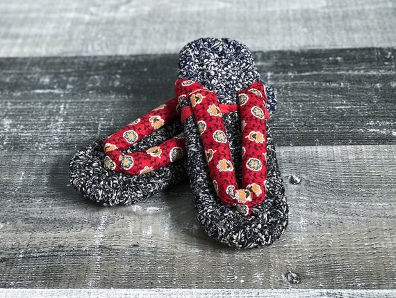 Vintage Asian Flip Flops Thong Sandals Geisha Geta Nuno Zori Cloth Shoes Red Kimono Fabric Japanese Woven Slippers Size Small Women's 6 6.5 Vintage Asian Flip Flops Thong Sandals Geisha Geta Nuno Zori Cloth Shoes Red Kimono Fabric Japanese Woven Slippers Size Small Women's 6 6.5