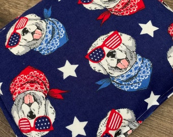 Coussin chauffant de maïs Sac de maïs Microwavable Oreiller de thérapie chaude et froide Moyen Chien patriotique