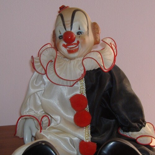 1984 Actor Dom DeLuise Porcelain Musical Clown Doll, Pepe-Excellent for Doll and Clown Collectors, Birthday shops Christmas Anniversary Gift Ideas
