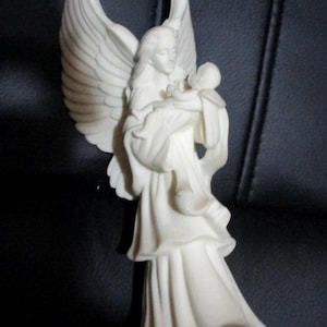 Hars beschermengelbeeldje met baby Jezus - Romeinse millenniumserie