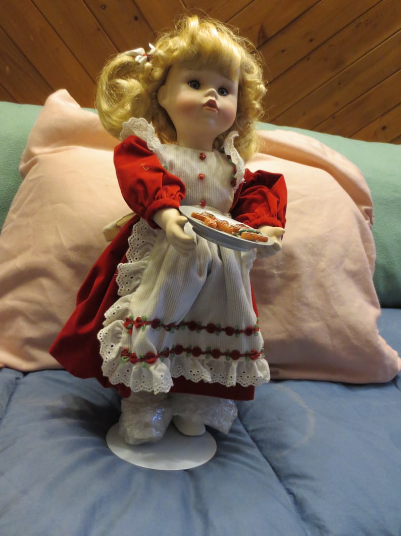 Vintage NEW IN BOX Blond Toddler Doll with Plate of image 0
